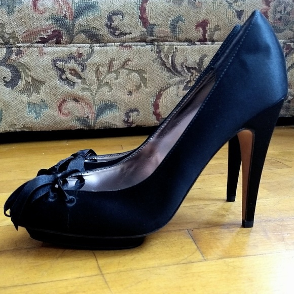 BCBGMaxAzria Shoes - BCBGMaxAzria Black satiny bow tie heels